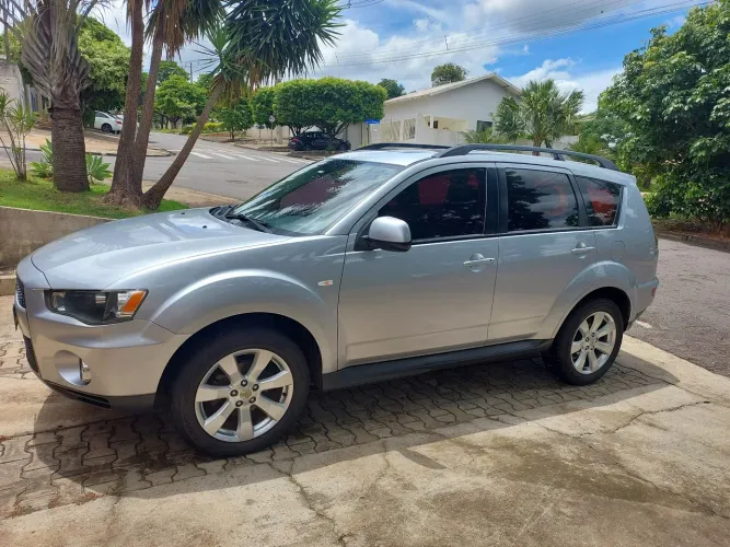 Mitsubishi Outlander 2.0 16V 160cv Aut. 2012