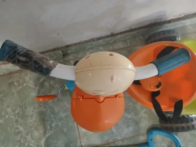 triciclo + bicicleta infantil em bom estado