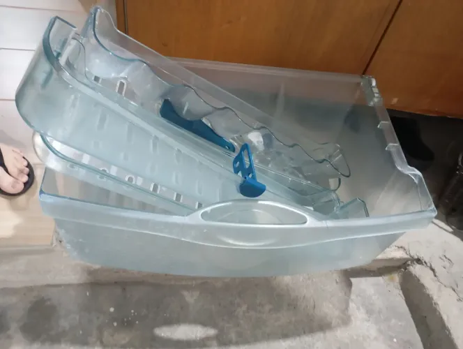 Várias peças de geladeira, alguma é pra sua geladeira!