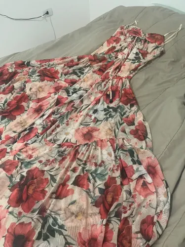 Vestido longo tule ( acompanha short bege )