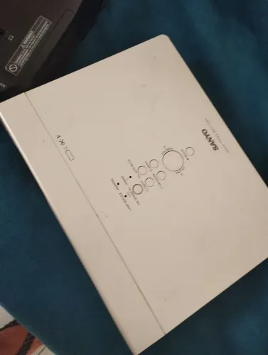 Projetor Sanyo usado em perfeito estado. Negocio