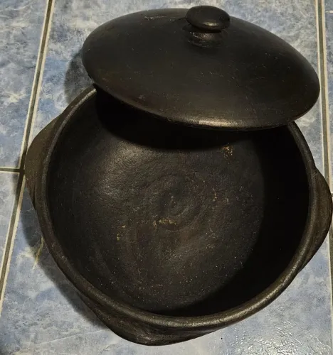 Panela e travessa de barro