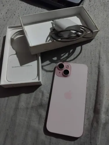 iPhone 15, única dona, carregador original 