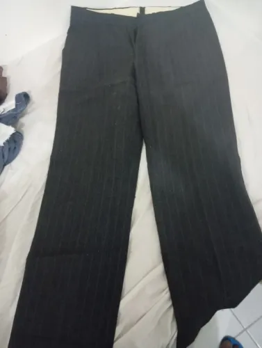 Calça social cinza risca de giz