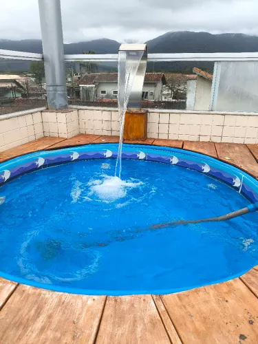 Ofurô feito com caixa de água de 2.000 l
