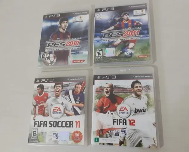Lote com 4 jogos do PlayStation 3 (futebol) FIFA 11 , FIFA 12, PES 2010 e PES 2011 