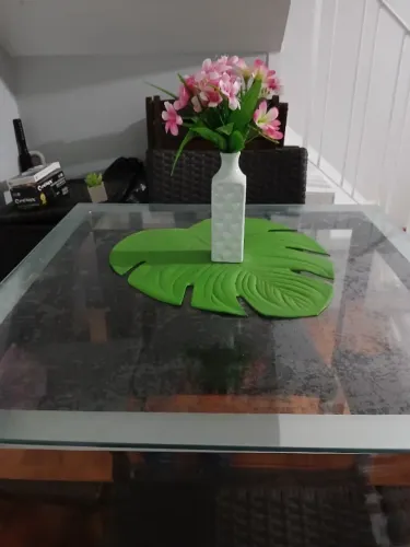 Mesa em alumínio polido e vidro incolor (Não é cromada) 80cm X 80cm