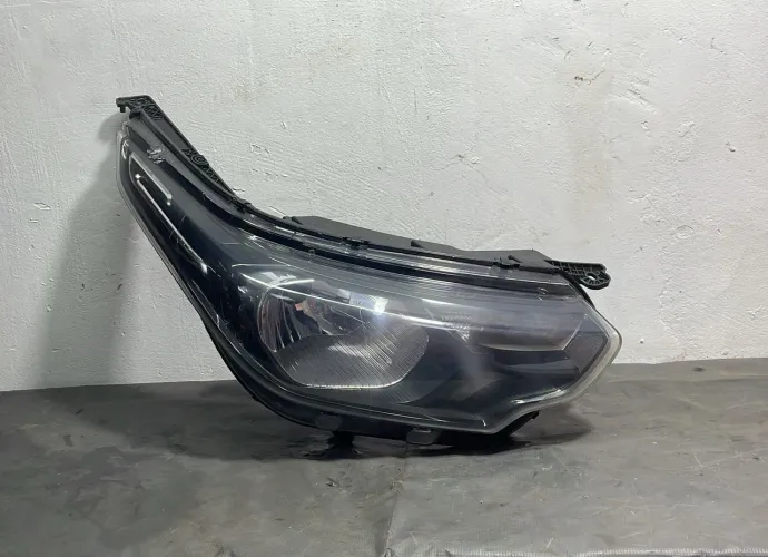 Farol Lado Direito Strada Moderna 2020 a 2024