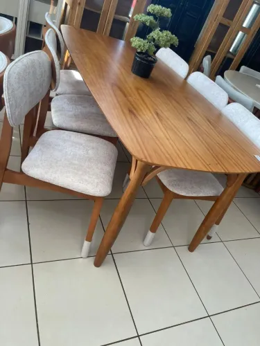 Conjunto de mesa de jantar em madeira 1.80 MT com cadeiras estofadas
