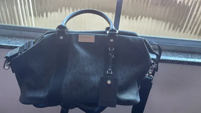 Bolsa de couro Michael Kors usada uma única vez