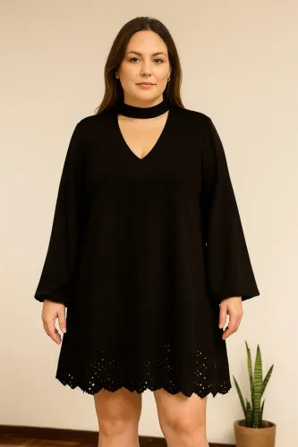 Vestido Preto com Detalhe Vazado