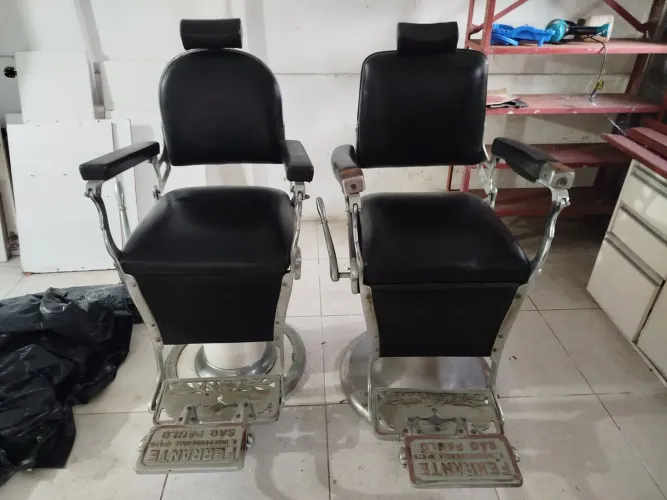 2 cadeiras barbeiro FERRANTE R$ 4.000,00