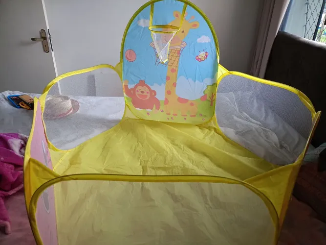 Piscina de bolinha desenho girafa 