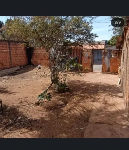 Casa de esquina com lote grande