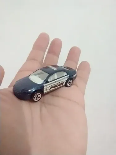 Miniatura Ford Fusion - Polícia de Gotham City - Hot Wheels - 1/64 - LOOSE