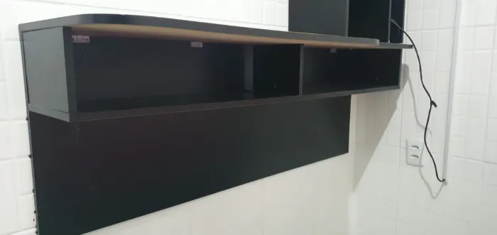 Escrivaninha rack suspenso com nicho