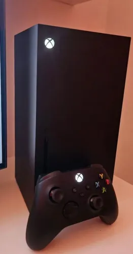 Xbox Series x seminovos com garantia cinco meses dois controles 