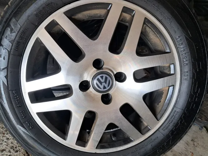 Rodas Volkswagen Parati Turbo preta com diamantado 4x100
