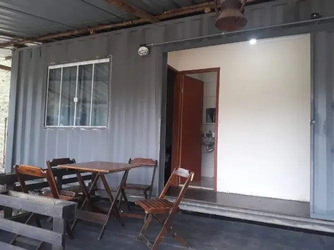 Casa Container c 2 quartos, sala, cozinha, banheiro, garagem.
