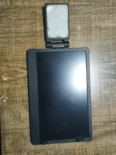 Extensor de tela notebook, precisa do adesivo para grudar no notebook 