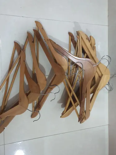 Cabides de madeira para roupas 