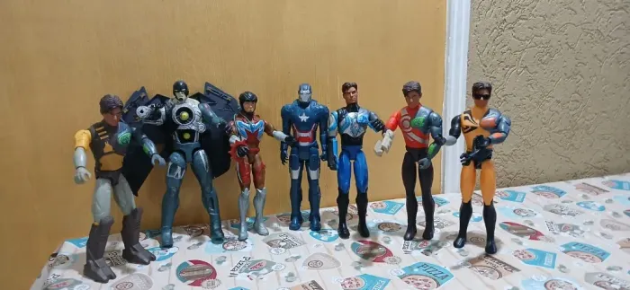 Bonecos Max Steel 