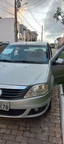 Imagem de Logan conservado e completo todo lindo 