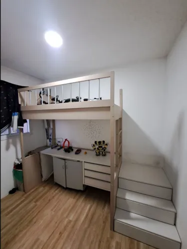 Cama infantil com gaveta e escrivaninha