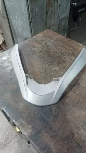 Acabamento inferior do farol da PCX