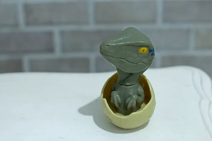Boneco Dinossauro Bebe Blue ovo Jurassic World Mc Donalds - seminovo
