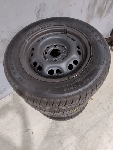 Rodas com pneus aro 13 VW