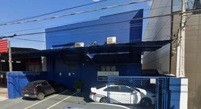 Predio Comercial na Vila Assis, Sorocaba-SP: 4 salas, 2 banheiros, 4 vagas de garagem, 300