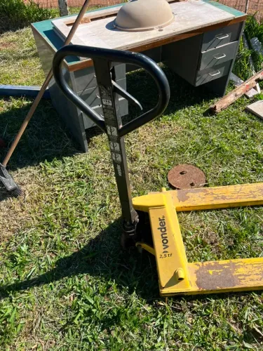 Paleteira Hidráulica Vonder  2,5t 