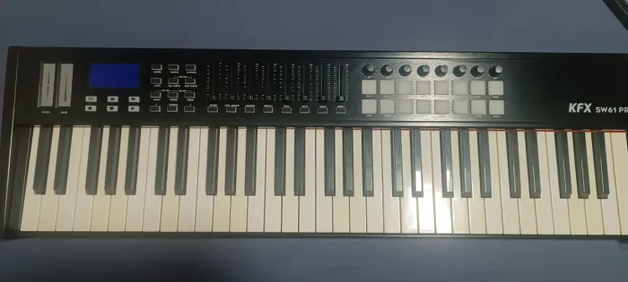 TECLADO CONTROLADOR KFX SW 61 PRO.