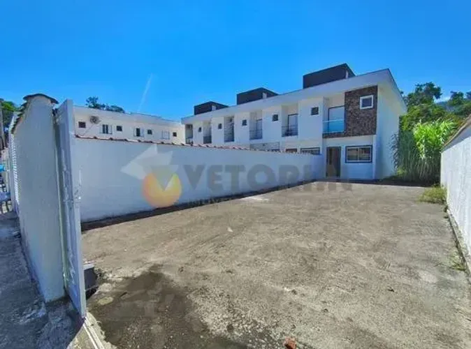 Sobrado com 2 dormitórios à venda, 80 m² por R$ 595.000,00 - Massaguaçu - Caraguatatuba/SP