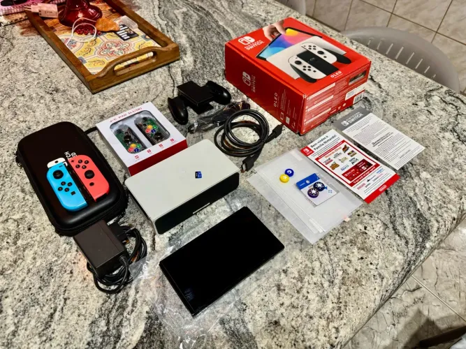 Nitendo Switch Oled - D.e.s.b.l.o.q.u.e.a.d.o + vários acessórios
