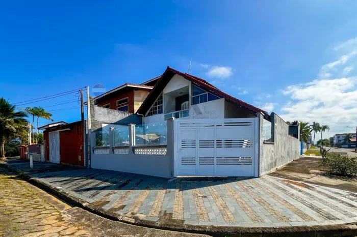 "Casa Ampla a 300m da Praia em Peruíbe"