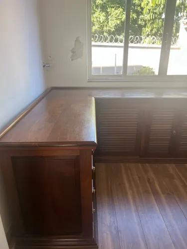 MÓVEL DE ESCRITÓRIO MULTIFUNCIONAL EM JACARANDÁ MACIÇO COM CADEIRA ? FABRICAÇÃO ARTESANAL