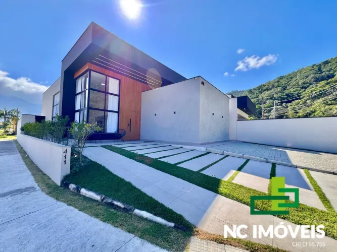 Venda| Casa Térrea de Esquina Mobiliada no Condomínio Mar Verde.