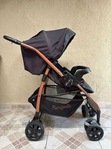 Carrinho de Bebê com cadeirinha para carro