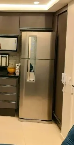 Refrigerador Electrolux DW52X Frost Free com Painel Blue Touch e Dispenser Externo de Água
