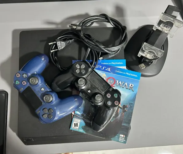 Ps4 Slim 1 TB (2 manetes)