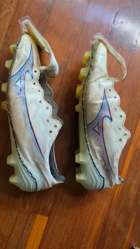 Chuteira Mizuno Alpha usada