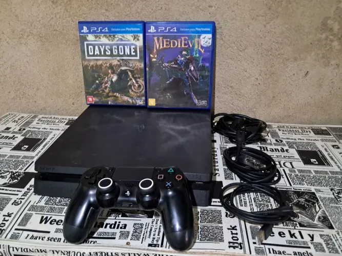 Play Station 4 Slim 