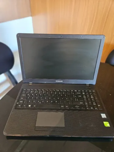 Notebook Samsung i5-7200u Geforce 920MX 8GB de RAM