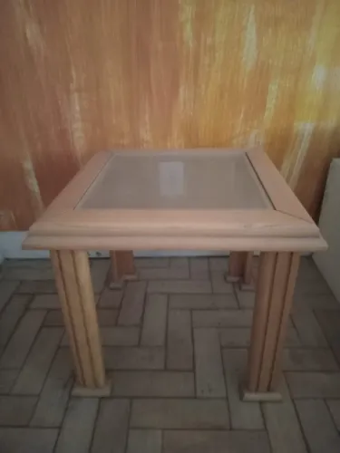 Mesa de Canto de Madeira com Tampo de Vidro