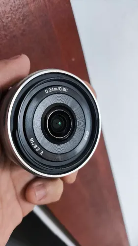 Lente Sony 16mm SEL f2.8mm