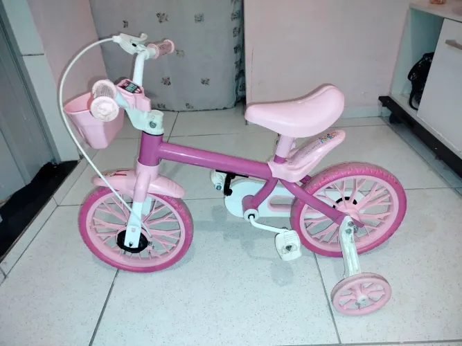 Bicicleta aro 12 semi nova, apenas 4 meses de uso