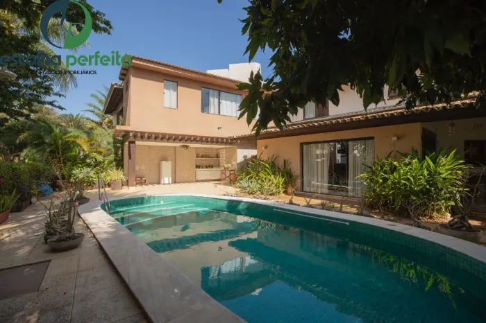Casa à Venda em Piatã, Salvador-BA | 1.000m² | 2 Casas no Mesmo Lote | Piscina e Área Gour
