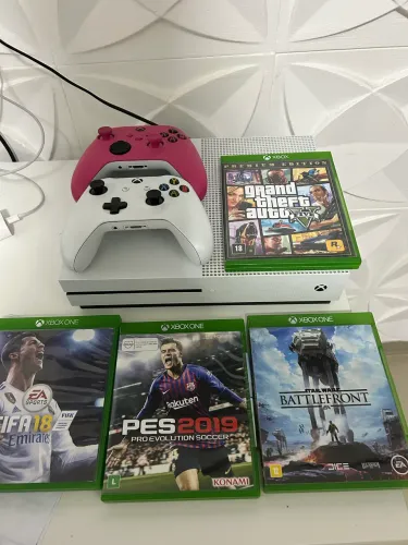 Xbox One S 1TB, 2 controles originais, perfeito estado, pouco uso.
